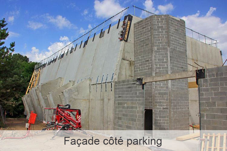 Façade côté parking Façade côté parking