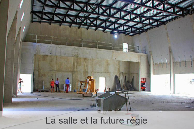 la salle et la future régie la salle et la future régie