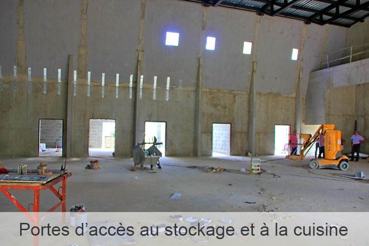 portes d’accès aux locaux de stockage et à la cuisine portes d’accès aux locaux de stockage et à la cuisine